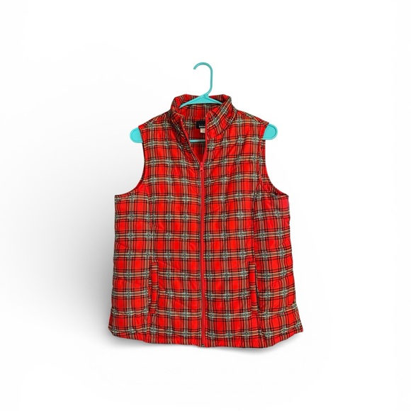 Women’s Red Plaid Puffer Vest - Picture 5 of 13